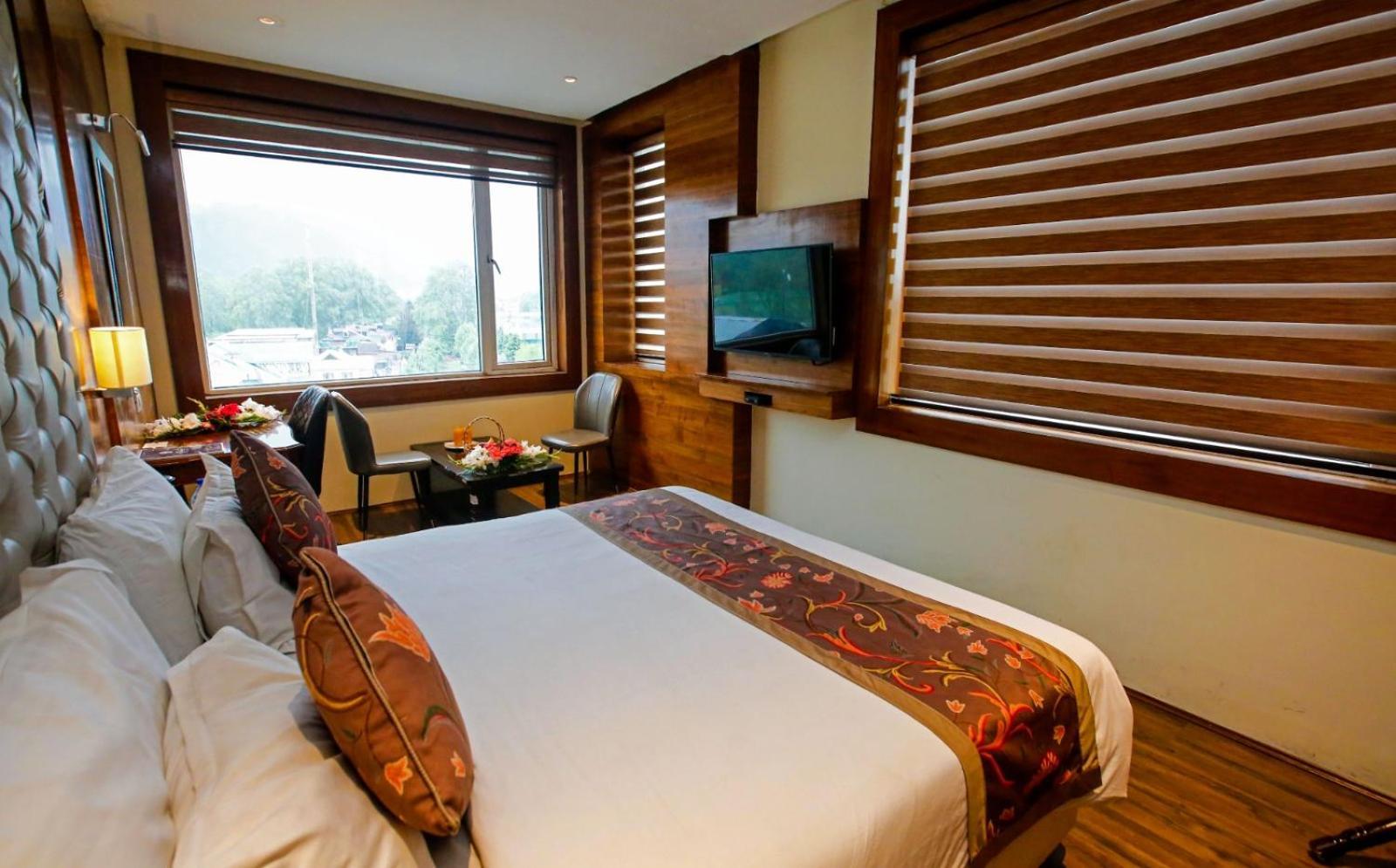 Hotel The Residency Srinagar Экстерьер фото