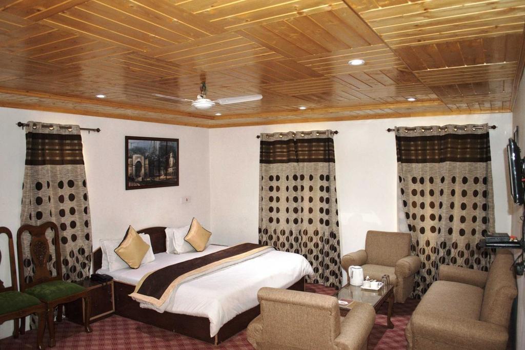 Hotel The Residency Srinagar Экстерьер фото