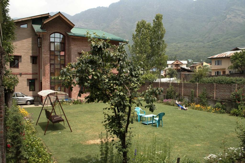 Hotel The Residency Srinagar Экстерьер фото