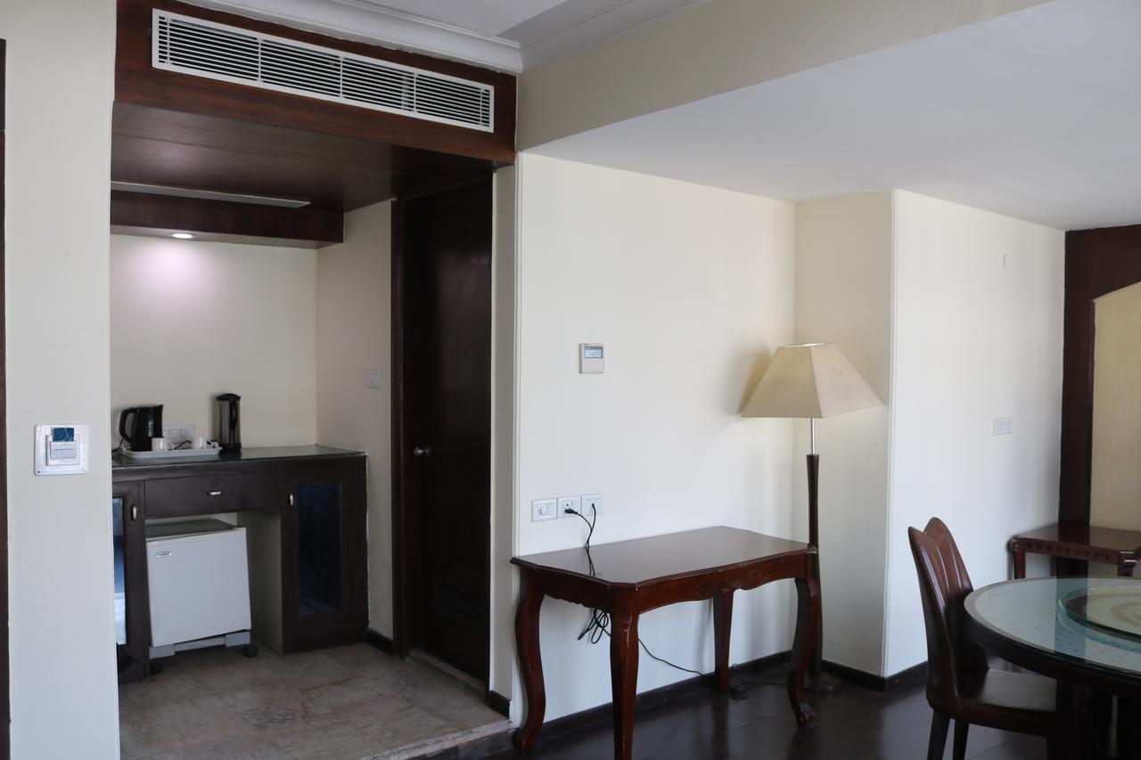 Hotel The Residency Srinagar Экстерьер фото