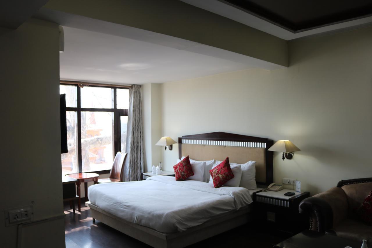Hotel The Residency Srinagar Экстерьер фото