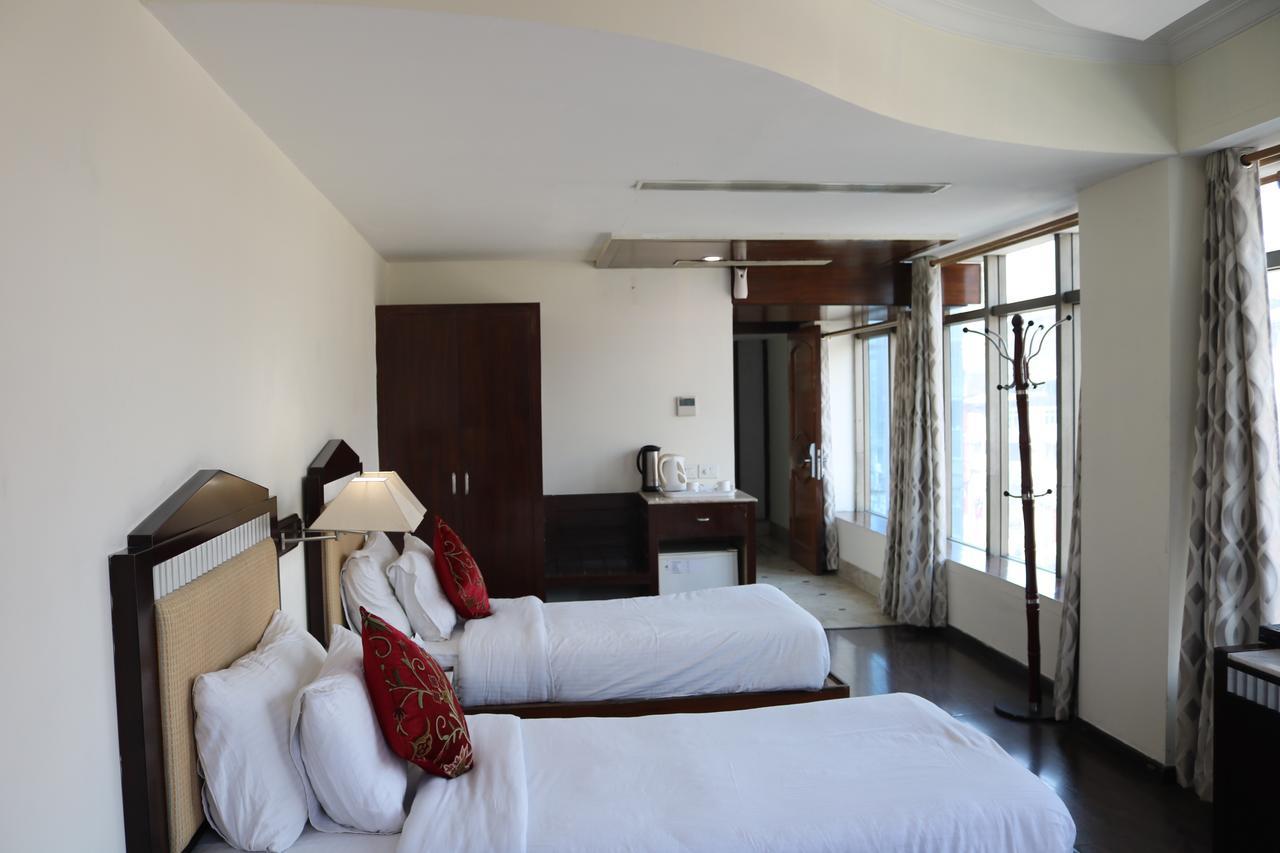 Hotel The Residency Srinagar Экстерьер фото