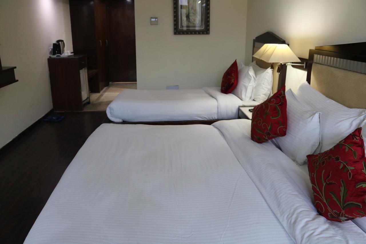 Hotel The Residency Srinagar Экстерьер фото