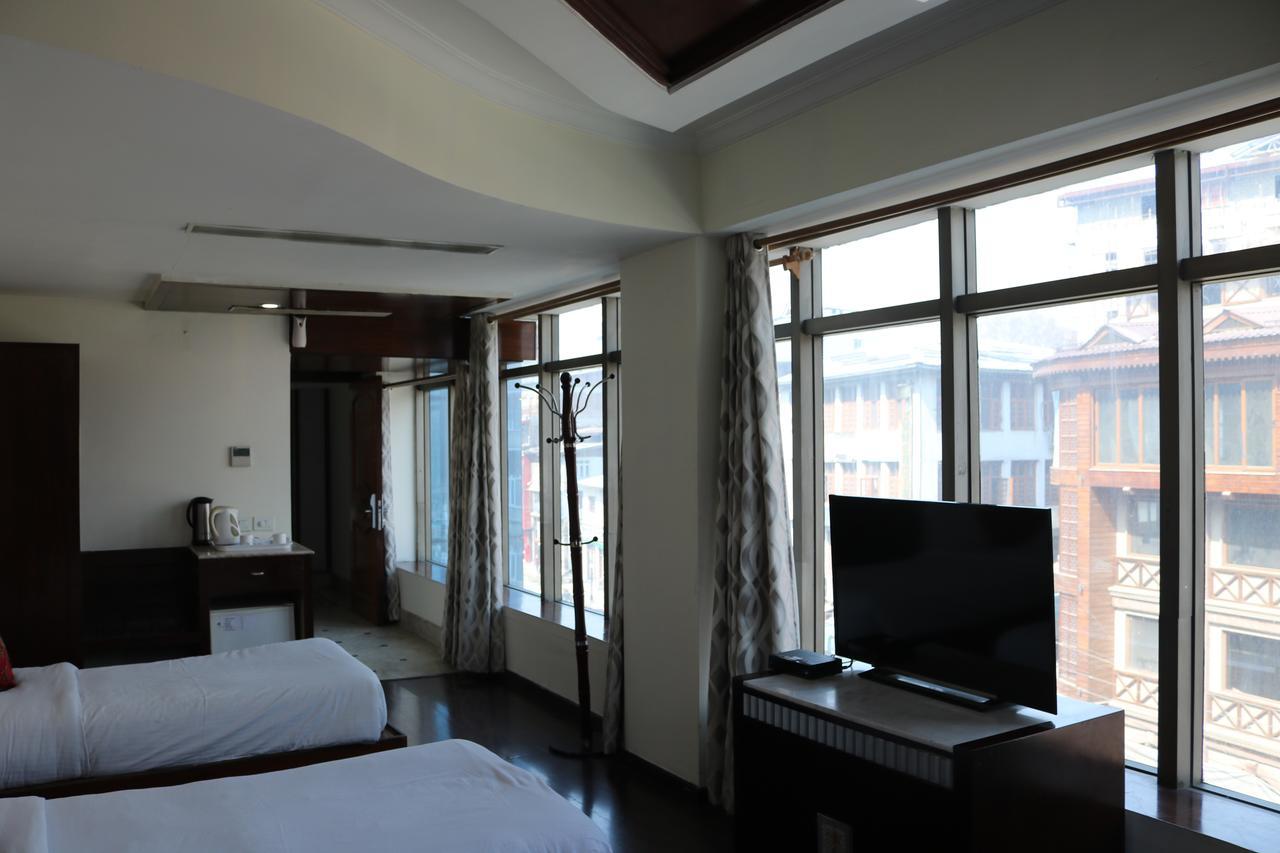Hotel The Residency Srinagar Экстерьер фото