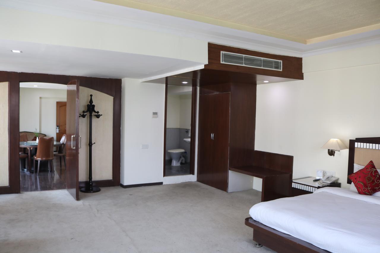 Hotel The Residency Srinagar Экстерьер фото