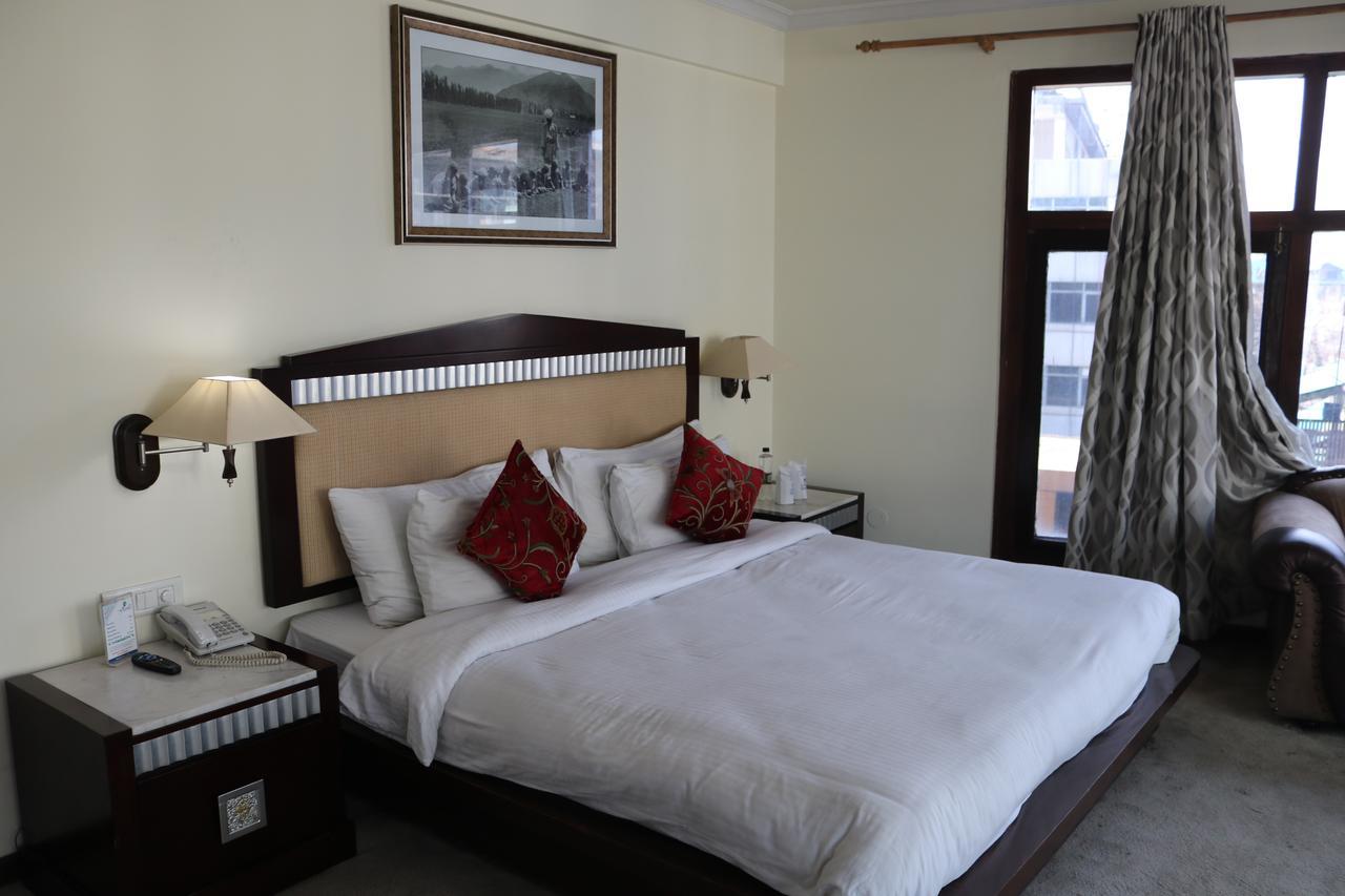 Hotel The Residency Srinagar Экстерьер фото