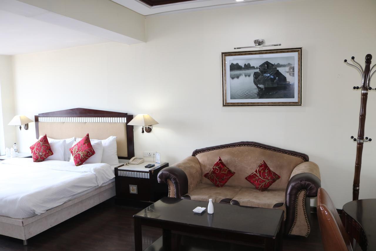Hotel The Residency Srinagar Экстерьер фото