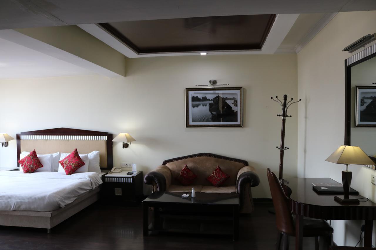 Hotel The Residency Srinagar Экстерьер фото