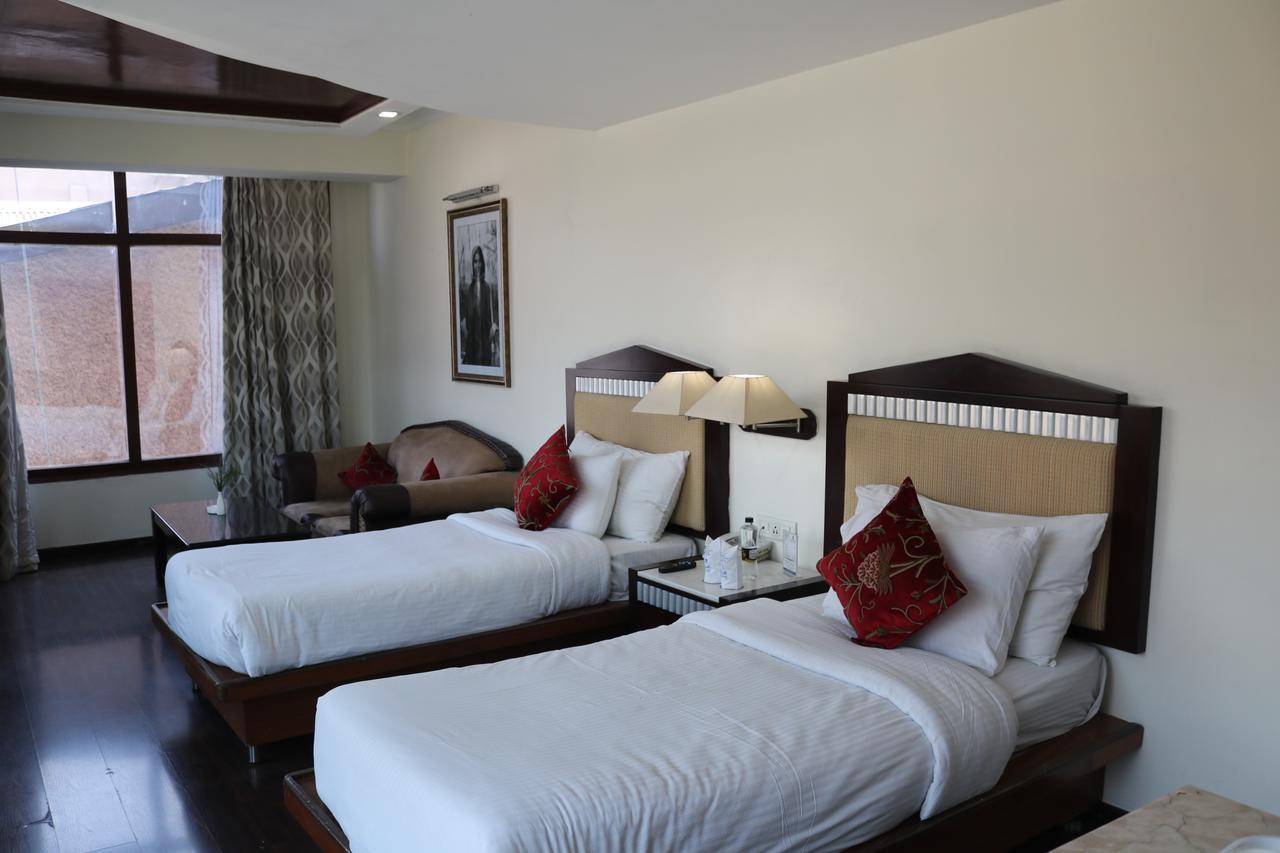 Hotel The Residency Srinagar Экстерьер фото