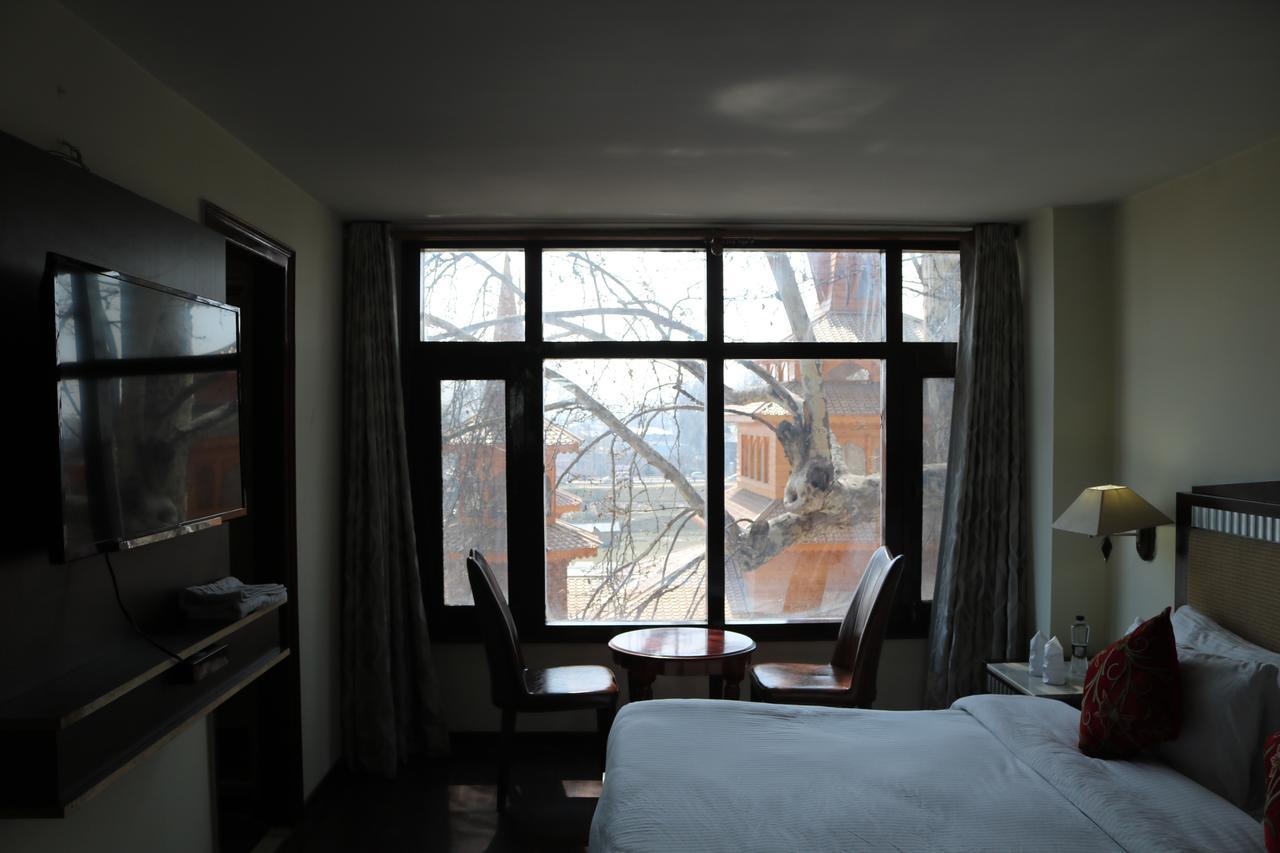 Hotel The Residency Srinagar Экстерьер фото