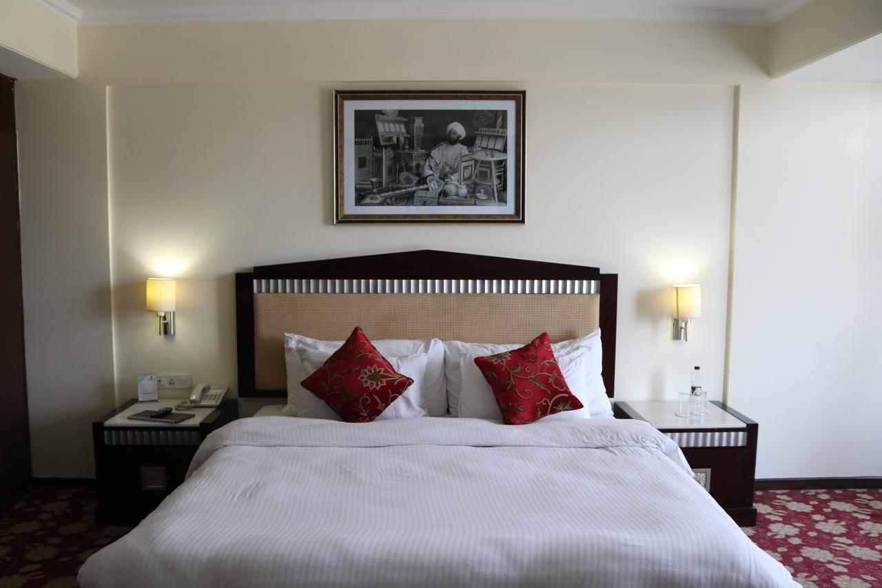 Hotel The Residency Srinagar Экстерьер фото