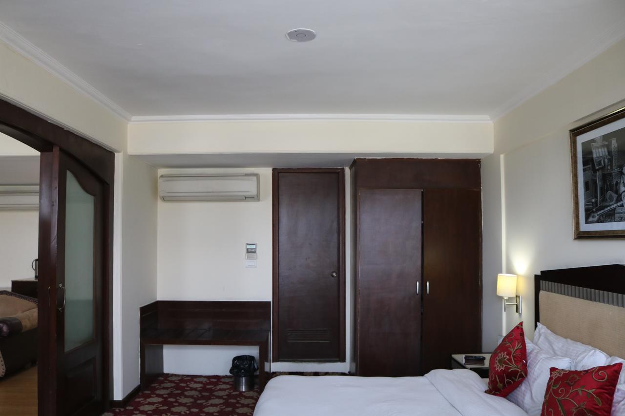 Hotel The Residency Srinagar Экстерьер фото