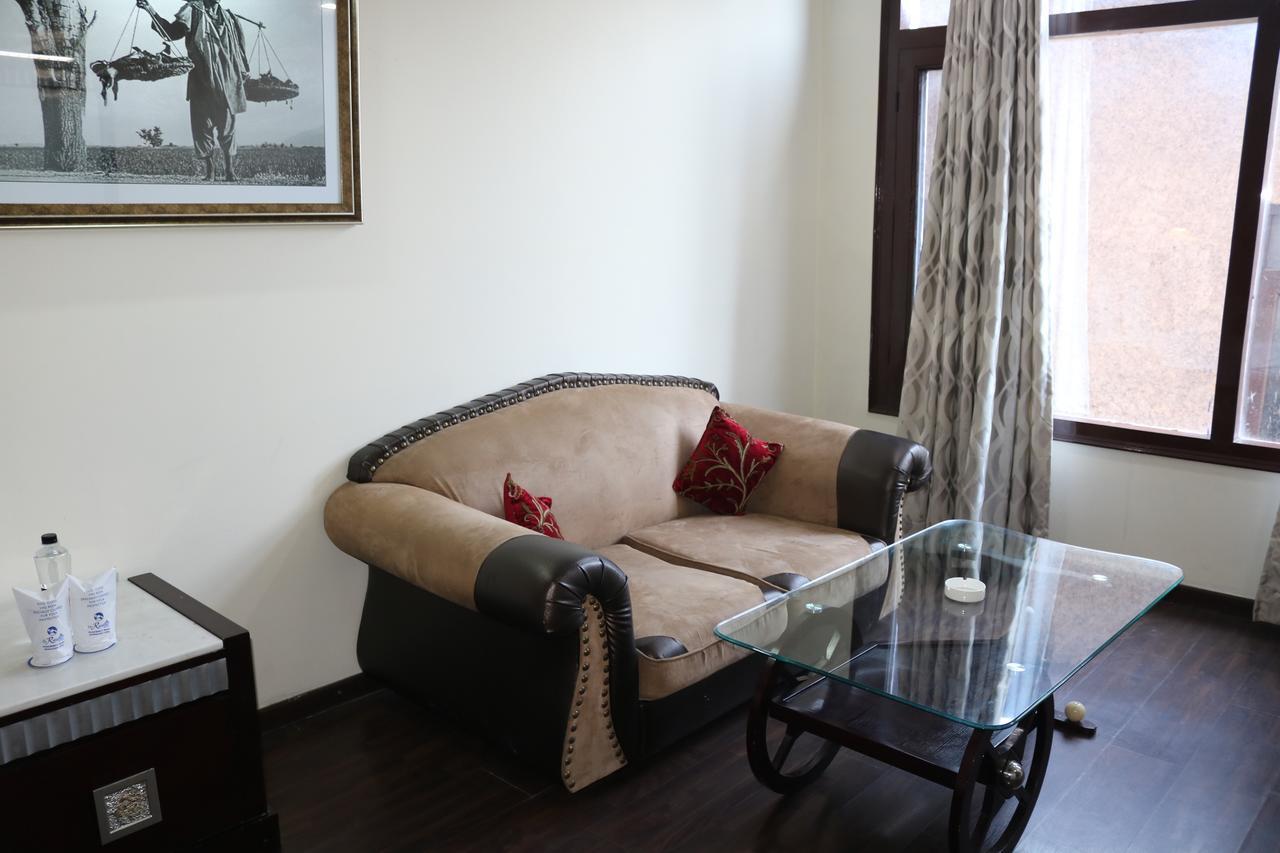 Hotel The Residency Srinagar Экстерьер фото