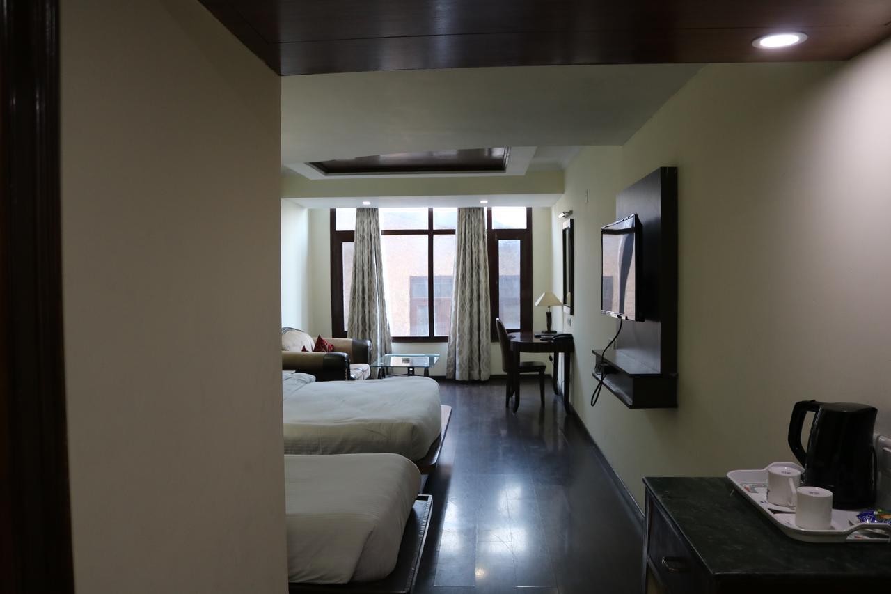 Hotel The Residency Srinagar Экстерьер фото