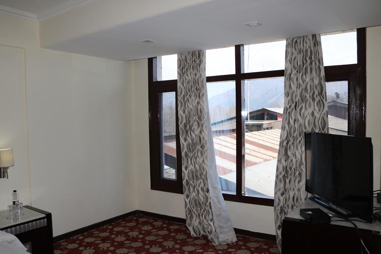 Hotel The Residency Srinagar Экстерьер фото