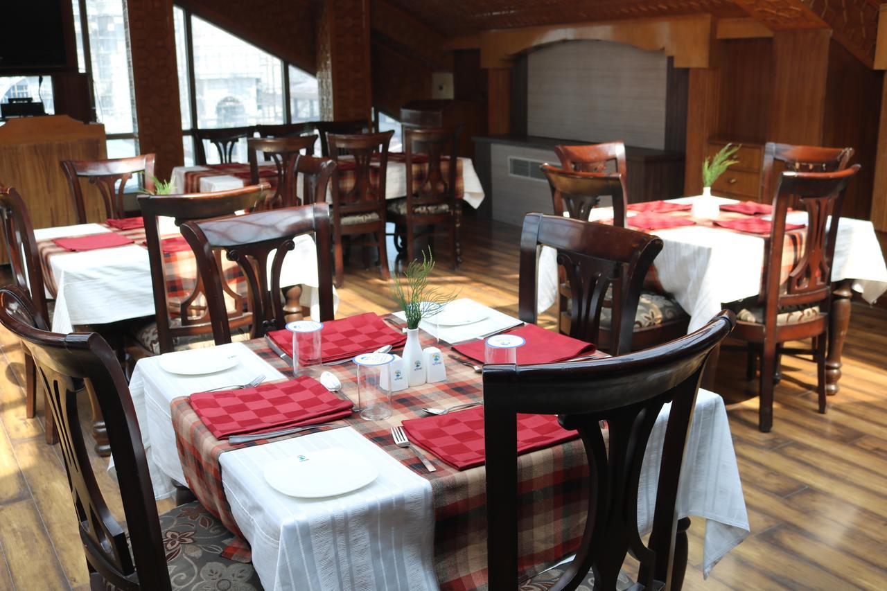 Hotel The Residency Srinagar Экстерьер фото